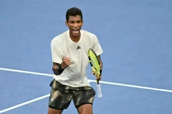 Auger-Aliassime makes US Open semifinal as Alcaraz retires